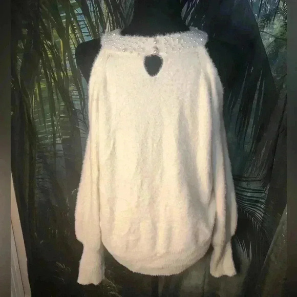 White long sleeve cold shoulder sweater size large - Picture 6 of 16